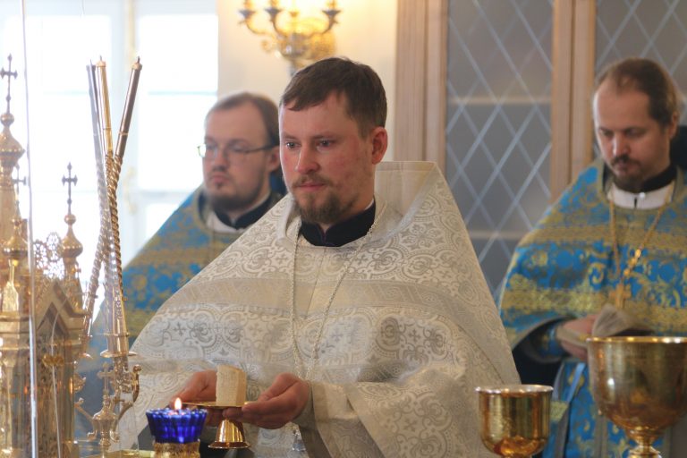 В праздник Благовещения Пресвятой Богородицы студент Вологодской духовной школы принял священный сан