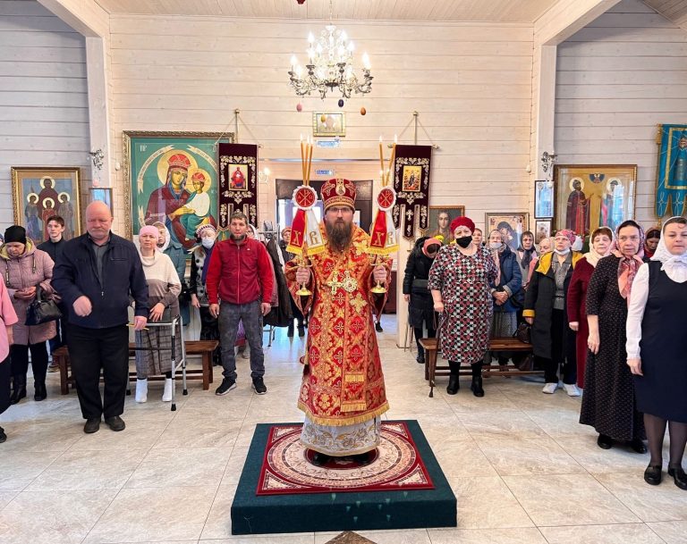 В Светлый вторник в Сергиевском храме Череповца состоялось архиерейское богослужение