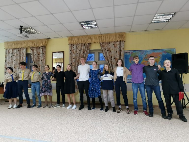 Старшие воспитанники воскресной школы Воскресенского собора города Череповца выступили перед родителями и учащимися