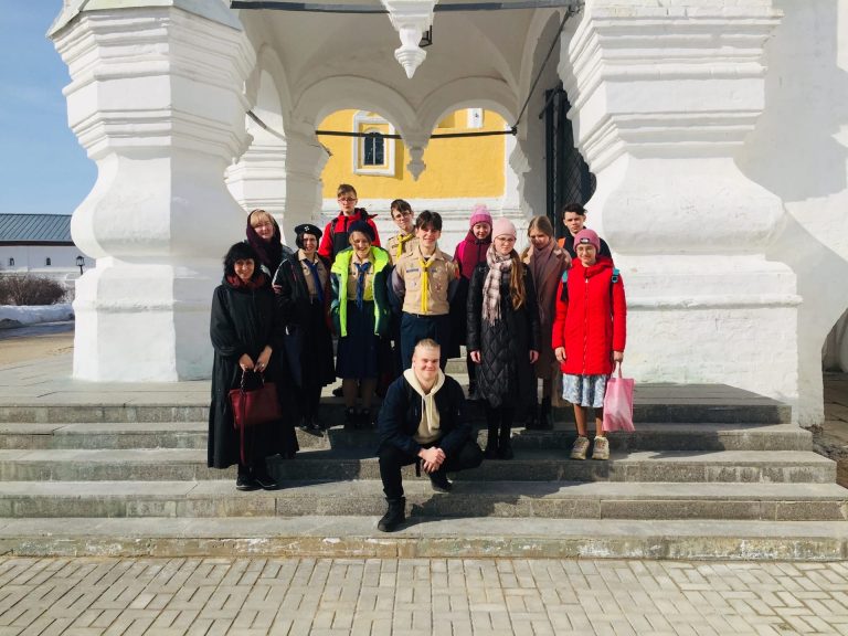 Старшие учащиеся череповецкого духовно-просветительского центра «Соборная горка» совершили поездку в Вологду