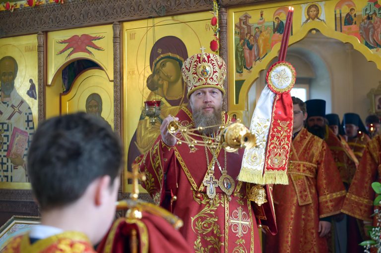 Митрополит Савва совершил Божественную литургию в Никольском храме Вологды