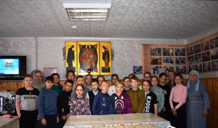 В воскресной школе Христорождественского храма Тотьмы состоялось мероприятие по случаю Дня славянской письменности и культуры