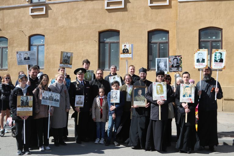 Преподаватели и студенты Вологодской семинарии приняли участие в шествии «Бессмертного полка»