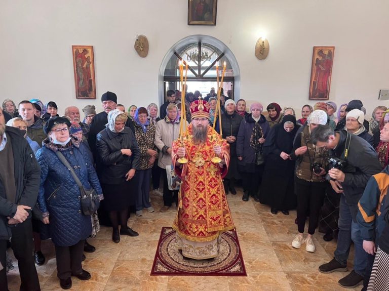 Епископ Игнатий возглавил праздничные богослужения в честь 505-летия Свято-Троицкого Филиппо-Ирапского монастыря