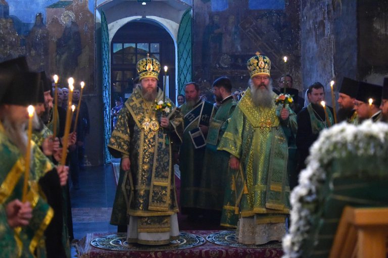 Два митрополита возглавили всенощное бдение в Кирилло-Белозерском монастыре накануне дня памяти основателя обители
