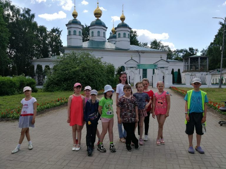 Экскурсия в воскресную школу была организована для летнего лагеря при школе № 17 города Череповца