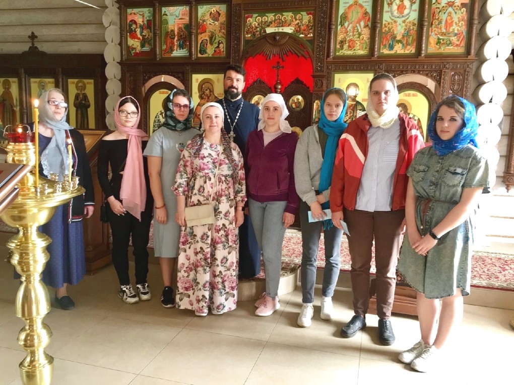 Студенты Череповецкого медицинского колледжа побывали в Варваринском храме на территории Азотного комплекса компании «ФосАгро»