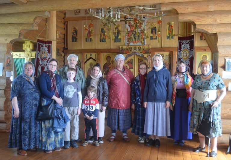 Паломники из Москвы посетили храм преподобного Агапита Маркушевского поселка Нюксеница