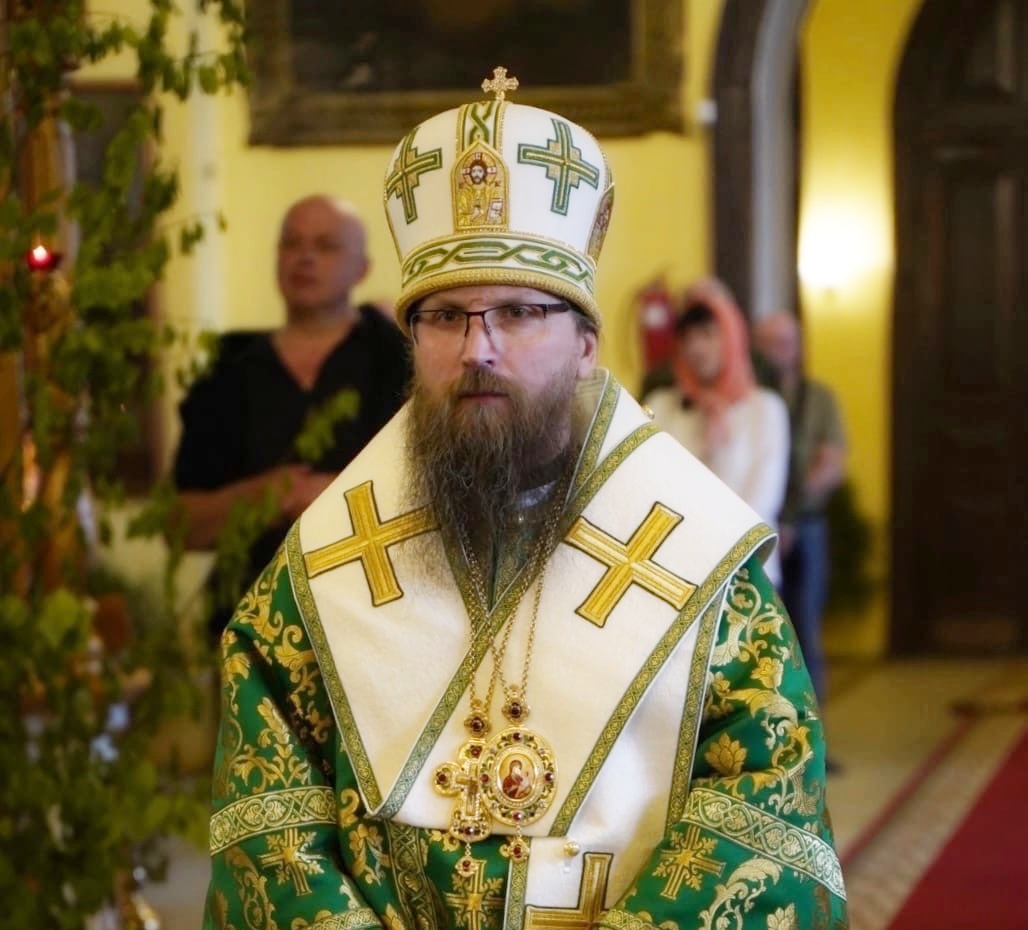 В день Святого Духа епископ Игнатий совершил Литургию в Воскресенском соборе города Череповца