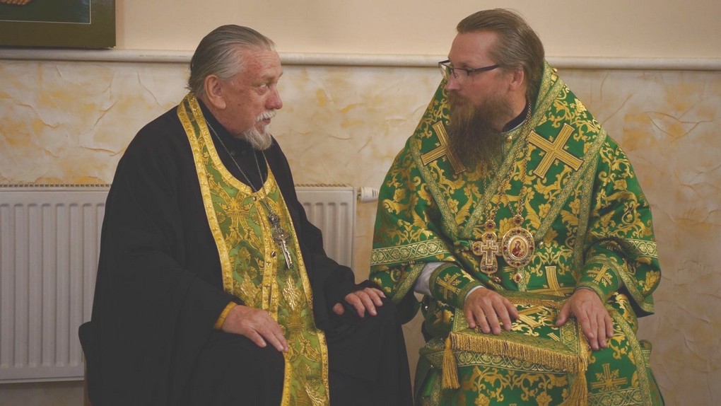 Епископ Игнатий совершил вечернее богослужение в кафедральном соборе города Череповца