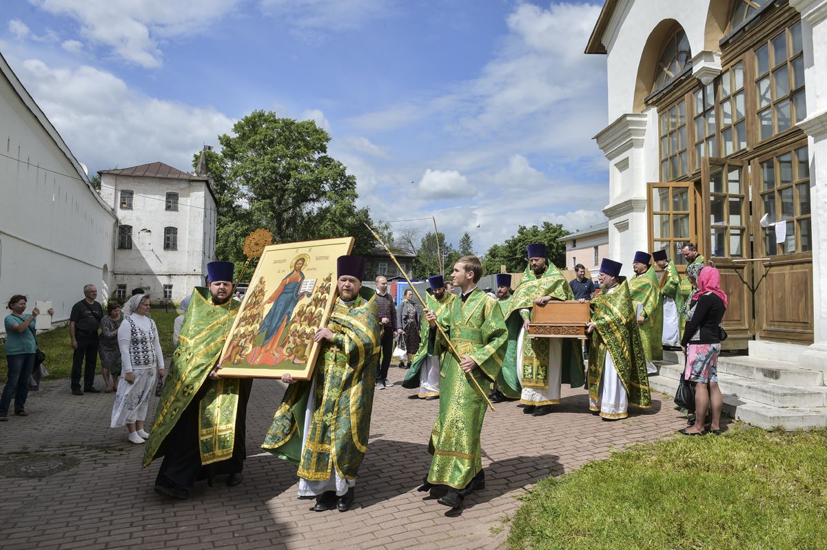 Общегородским крестным ходом и молебном на Кремлевской площади отпразднует Вологда день всех Вологодских святых
