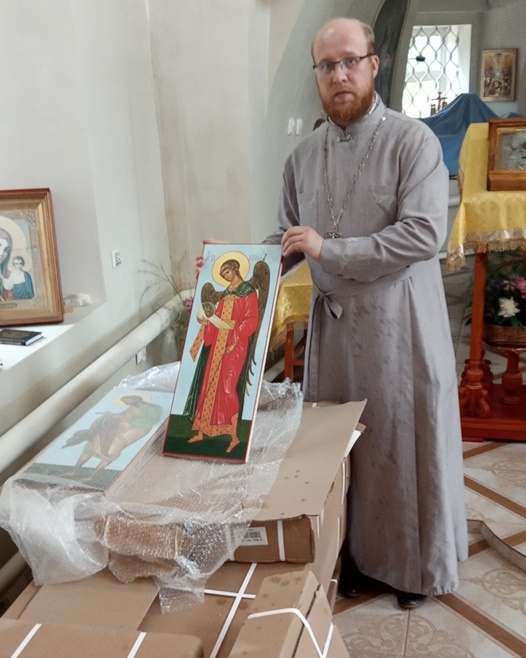 Во Владимирском храме деревни Бобровниково завершилась установка нового иконостаса
