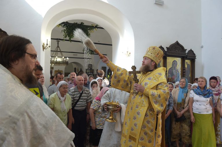 Владыка Савва совершил великое освящение Петропавловского храма в Вологде