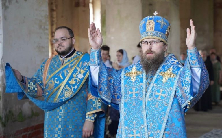В бывшем Парфеновском Богородичном монастыре состоялось архиерейское богослужение