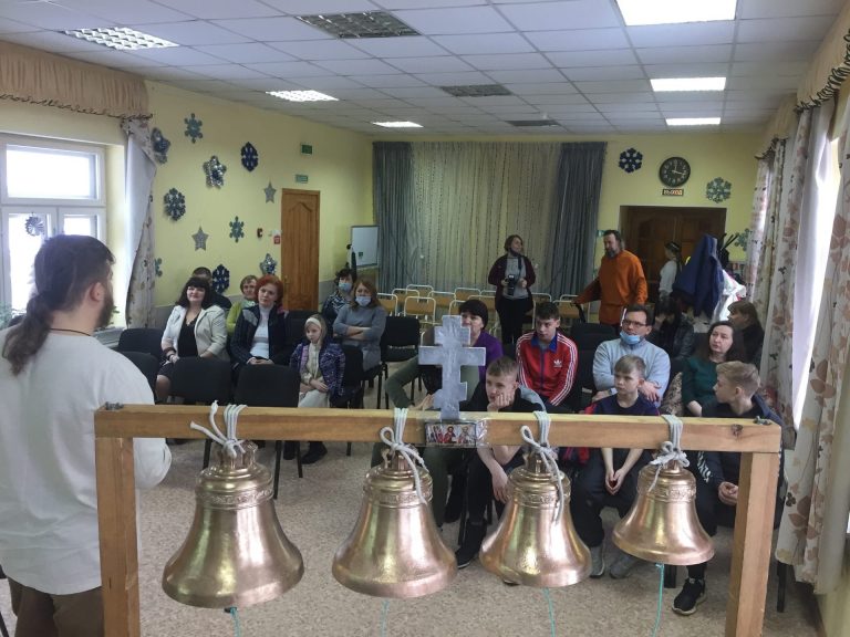 Воспитанники детского социального центра посещают воскресную школу Воскресенского собора города Череповца