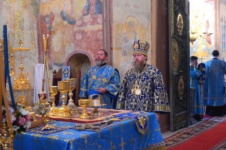 В праздник Успения Пресвятой Богородицы митрополит Савва совершил Литургию в Софийском соборе областной столицы