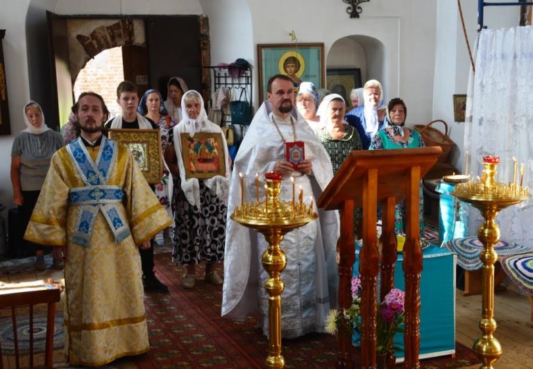 Жители деревни Морозовица молитвенно отметили престольный праздник Спасского храма