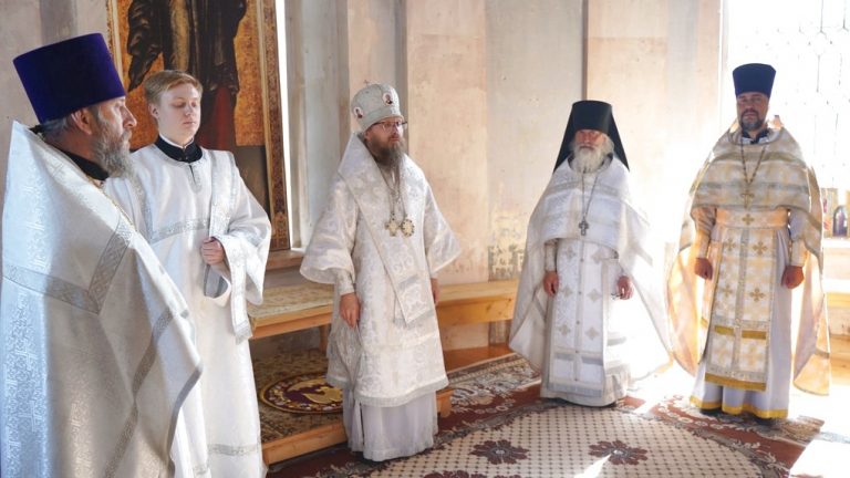 Началась паломническая поездка епископа Череповецкого и Белозерского Игнатия по святым местам Великоустюжской епархии