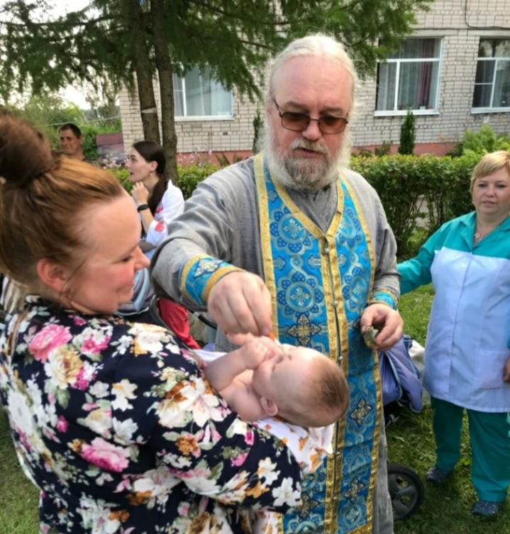 В День Крещения Руси в череповецком Доме малютки состоялось крещение малышей