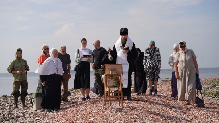 Епископ Игнатий возглавил паломническую поездку на Леушинский остров