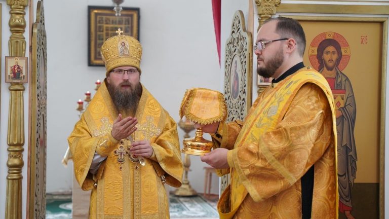 Епископ Игнатий совершил Литургию в Покровском храме посёлка Сазоново