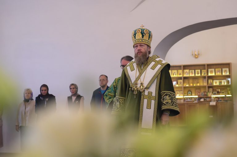 Глава Вологодской митрополии митрополит Савва совершил Божественную литургию и молебен на начало учебного года в Воскресенском соборе Вологды