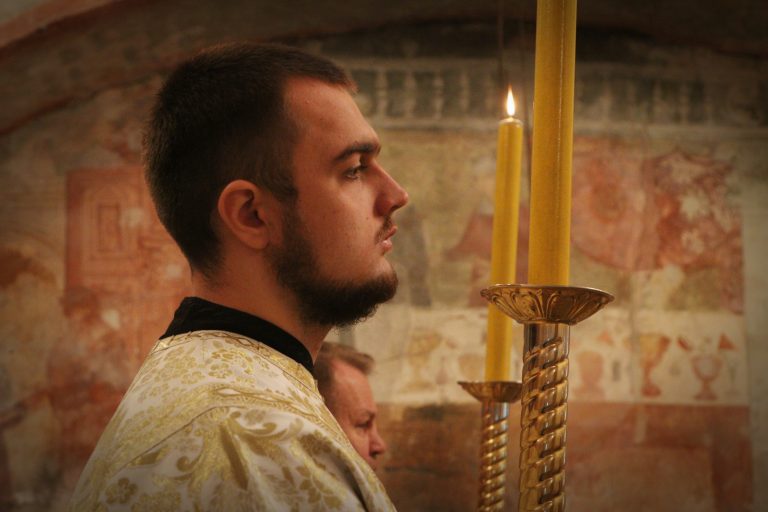 В Неделю 14-ю по Пятидесятнице студенты семинарии молились в Софийском кафедральном соборе