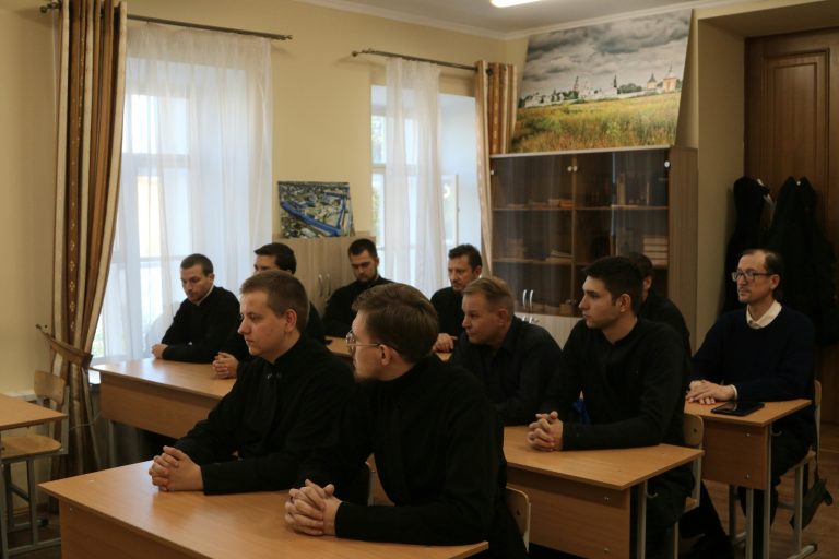 Состоялась первая в новом учебном году встреча студентов Вологодской семинарии с духовником 