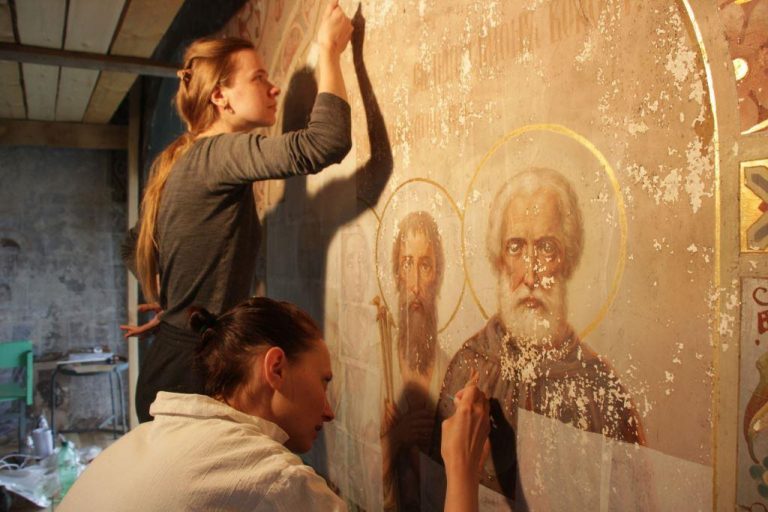 В Георгиевском храме села Косково идут работы по сохранению уникальных настенных росписей