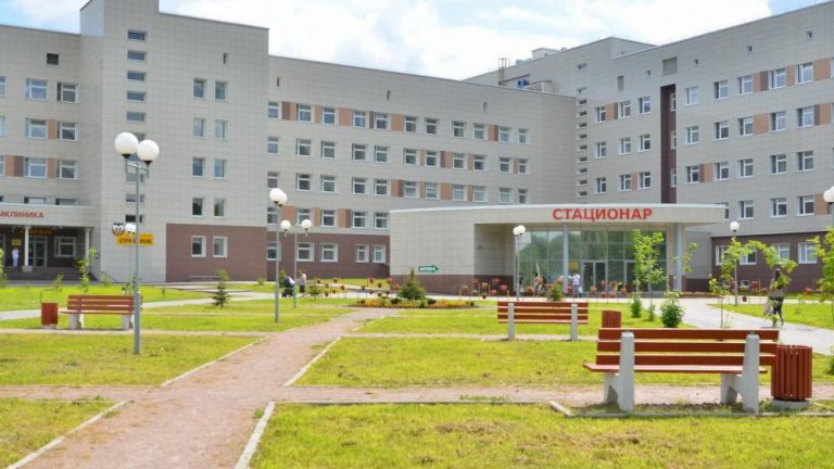 Митрополит Савва вручил церковные награды лучшим сотрудникам областной детской больницы