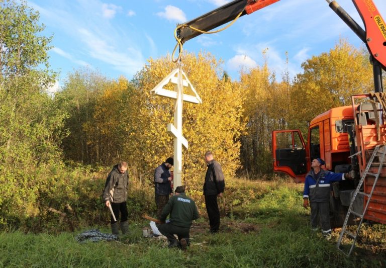 В Тотемском районе установили памятные поклонные кресты