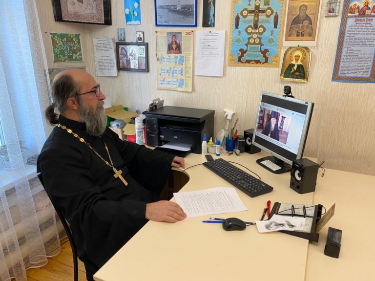 Руководитель социального отдела Вологодской епархии принял участие в онлайн-совещании с председателем Синодального отдела по церковной благотворительности