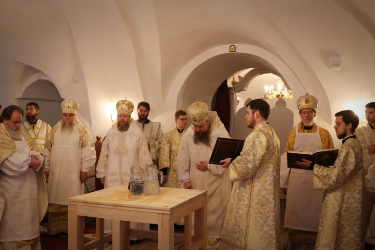 Преподаватели и студенты духовной школы приняли участие в освящении нижнего храма Воскресенского кафедрального собора Вологды