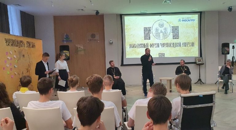 В Череповце начал работу первый епархиальный молодежный форум