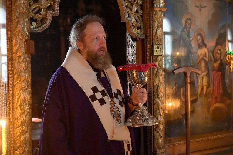 В Неделю 23-ю по Пятидесятнице митрополит Савва совершил Литургию в Ферапонтовом монастыре