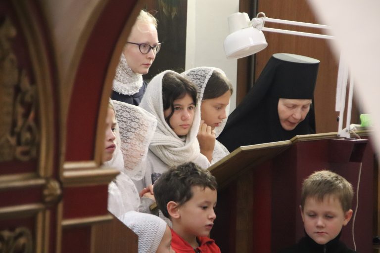 Воспитанники воскресной школы Андреевского храма города Вологды приняли участие в богослужении