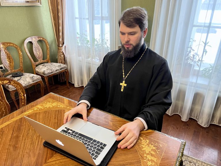 Иерей Сергий Зяблицкий представил Вологодскую духовную семинарию на вебинаре Учебного комитета