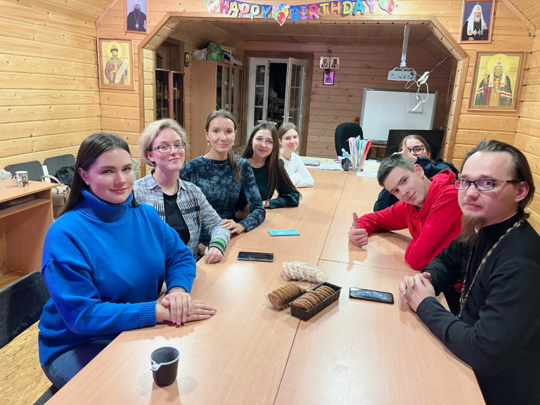 Участники православного молодежного клуба «Ихтис» провели первую киновстречу «На ночь глядя»