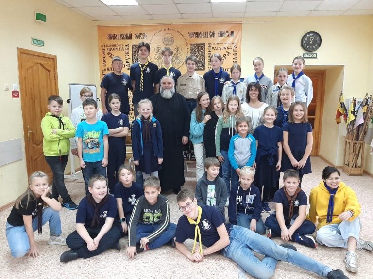 В череповецком духовно-просветительском центре «Соборная горка» организовали осенний лагерь для школьников