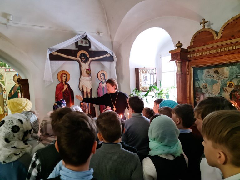 Для учащихся школы №30 организована экскурсия в Константино-Еленинский храм Вологды