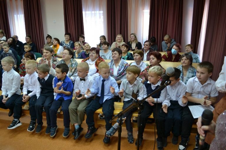 В воскресной школе села Абаканово состоялся благотворительный концерт по случаю Дня матери