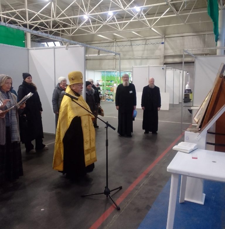 На православной выставке-ярмарке состоялся молебен перед святынями Череповецкой епархии