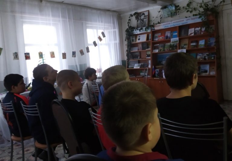 В селе Кичменгский Городок священник побеседовал с юными спортсменами о детях времен Великой Отечественной войны