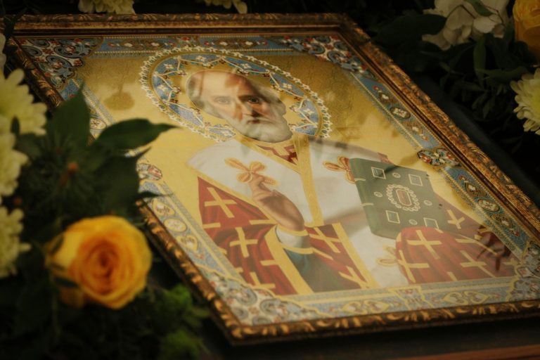 В день памяти святителя Николая Чудотворца студенты семинарии стали участниками Литургии в кафедральном соборе Вологды