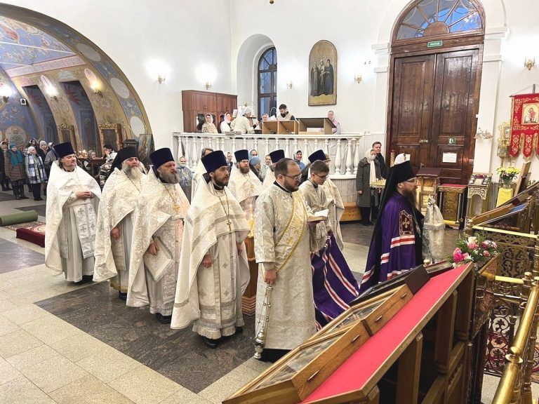 Владыка Игнатий совершил Божественную литургию в храме Рождества Христова города Череповца
