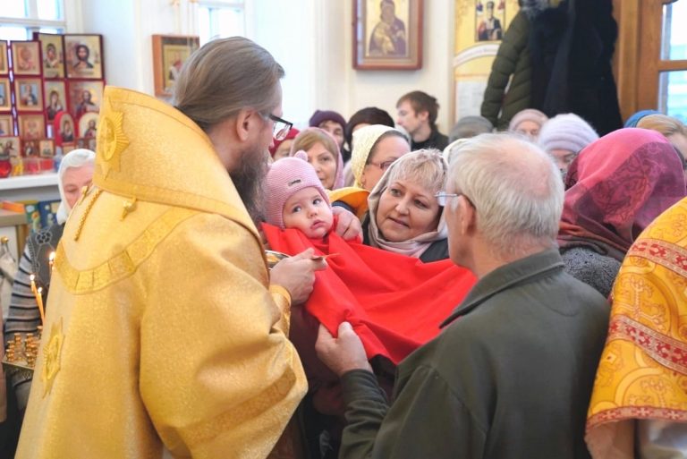 Епископ Игнатий возглавил престольные торжества в храме святителя Николая Чудотворца города Череповца