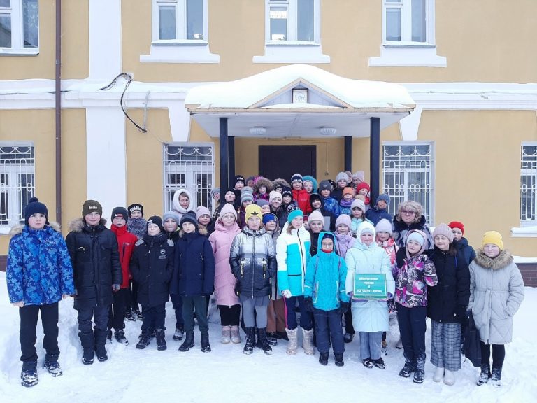 Учащиеся средней школы №4 побывали в воскресной школе Воскресенского собора Череповца