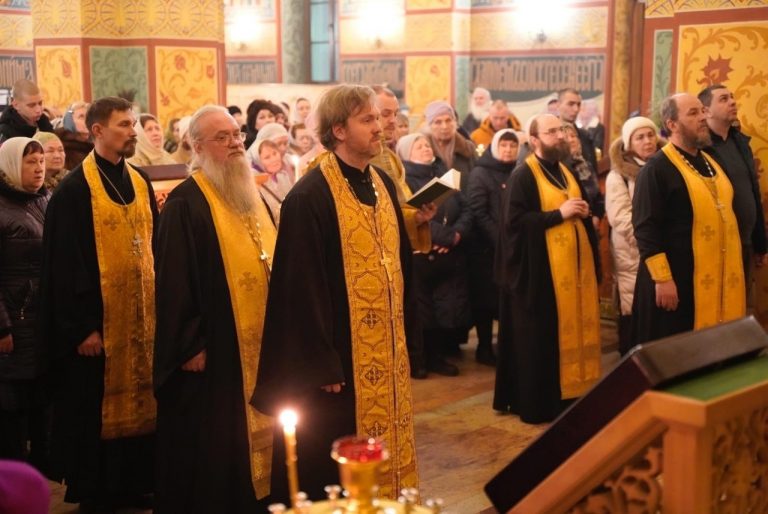 Владыка Игнатий совершил всенощное бдение и молебное пение на новолетие в кафедральном соборе города Череповца
