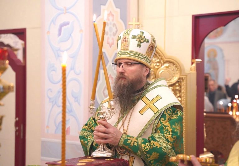 Епископ Игнатий совершил Божественную литургию в престольный день храма праведного Иоанна Кронштадтского города Череповца
