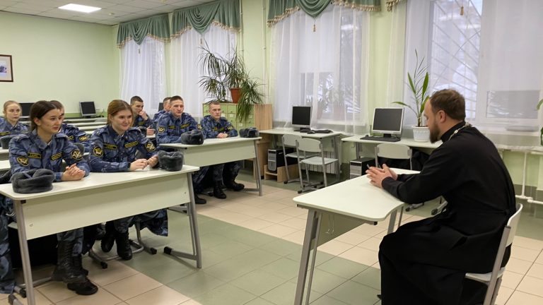 Священник побеседовал о смысле жизни человека со студентами Вологодского института права и экономики ФСИН России